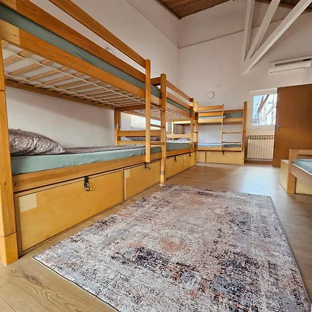 Hostel Leopold Chillout *